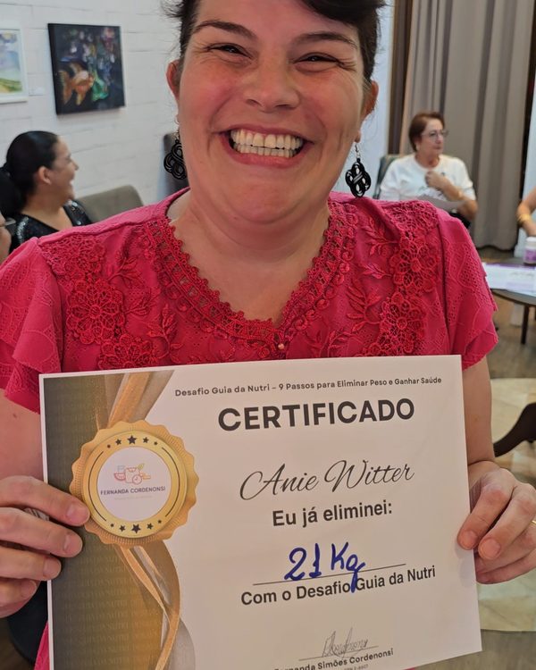 Anie com o certificado de 21 kg eliminados